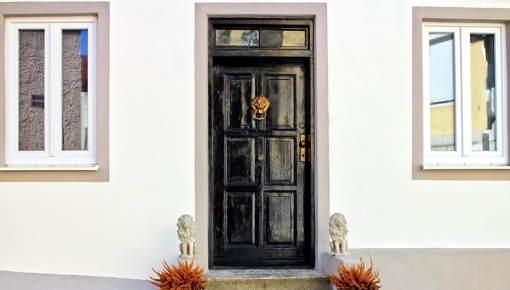Как правильно выбрать дверь для загородного дома?